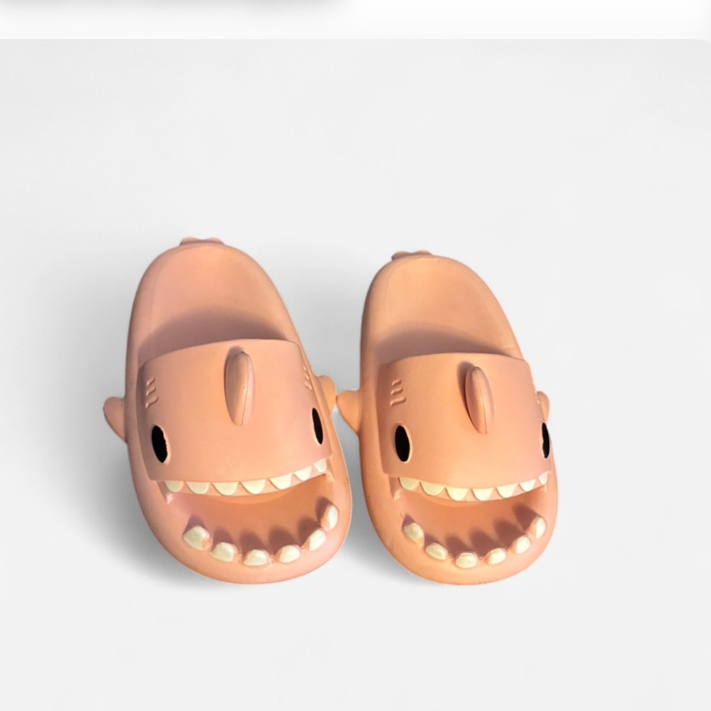 Women’s Chedoir Shark Cloud Slides